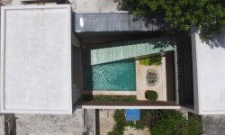 Компактный дом с бассейном в Мексике