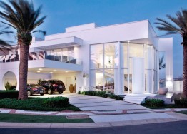 Белоснежная резиденция NJ в Бразилии от Pupogaspar Arquitetura