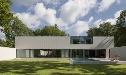 Аскетичный частный дом в Бельгии от CUBYC Architects