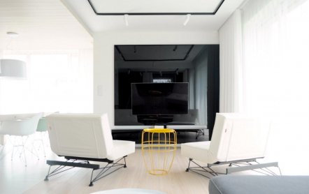 Черно-белый интерьер квартиры в Польше