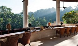 Отель Four Seasons в тропическом лесу Бали