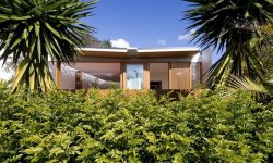 Curl Curl Beach House от CplusC Architects в New South Wales, Австралия