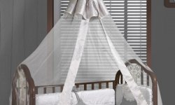 Плюсы и минусы использования балдахина над детской кроваткой