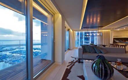 Стильный пентхаус с видом на гавань в Израиле