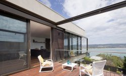 Hill House с видом на океан в Австралии