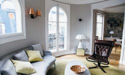 Современные апартаменты в старинном здании Парижа