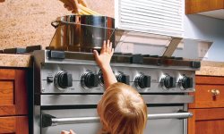 Безопасные для детей кухни
