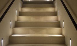 Светодиодная подсветка ступеней лестницы – красивое и практичное решение