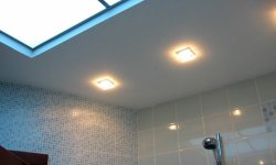 Отделка потолка в ванной комнате: варианты и способы
