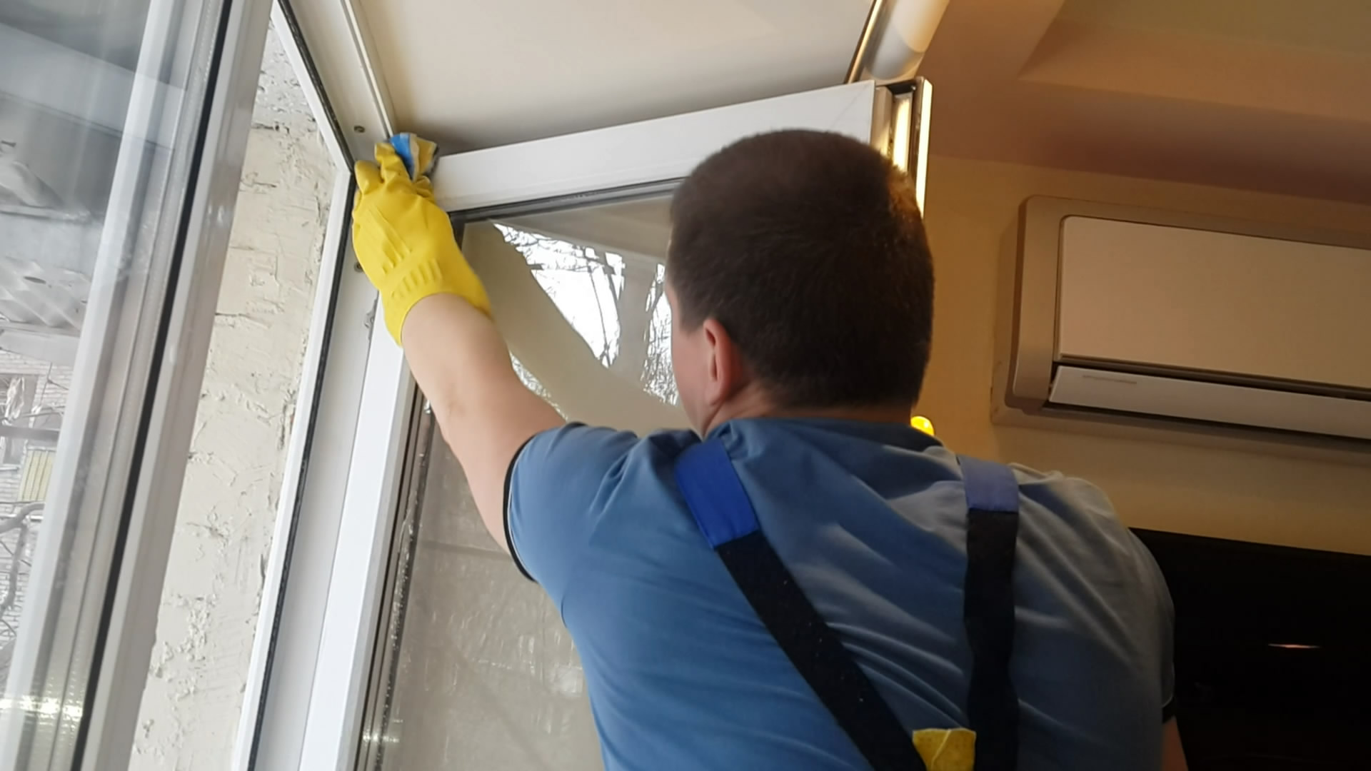 Как быстро помыть окна в квартире подручными средствами
