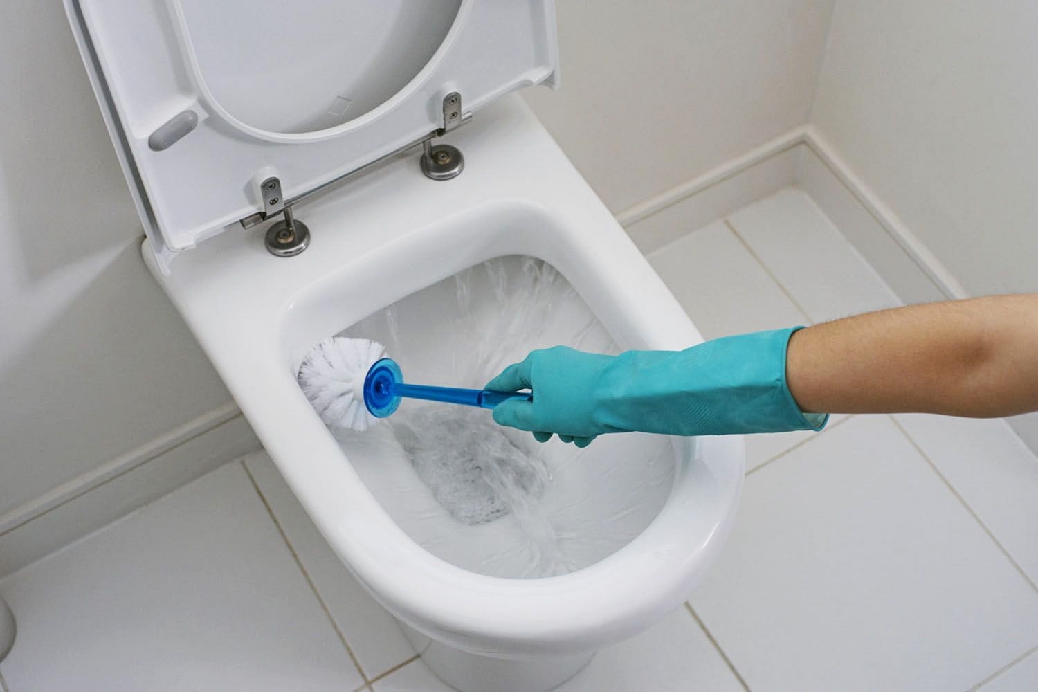 Чем отмыть ржавчину с унитаза в домашних условиях