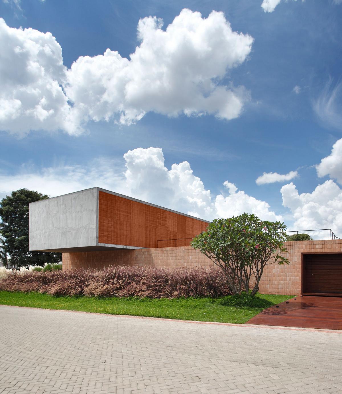 Силен дом. BT House. Sao Paulo, Brazil.