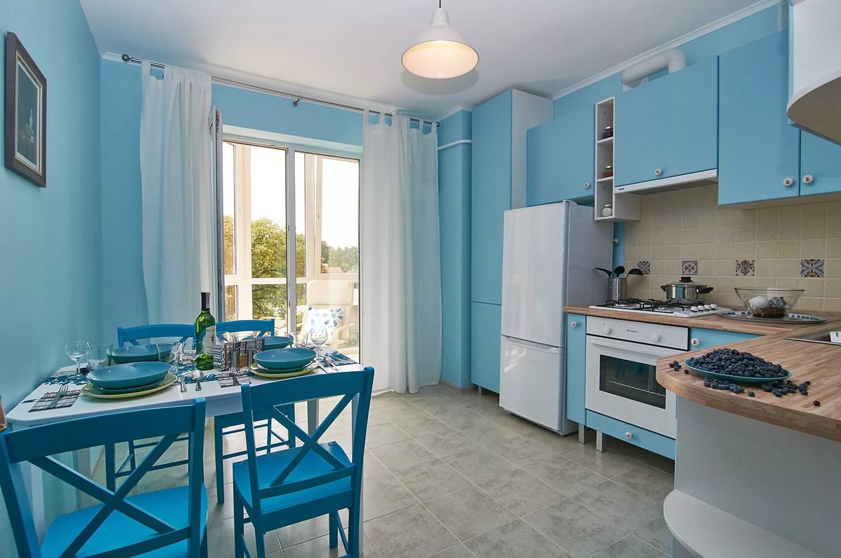 Сочетание синего цвета на кухне в современных интерьерах